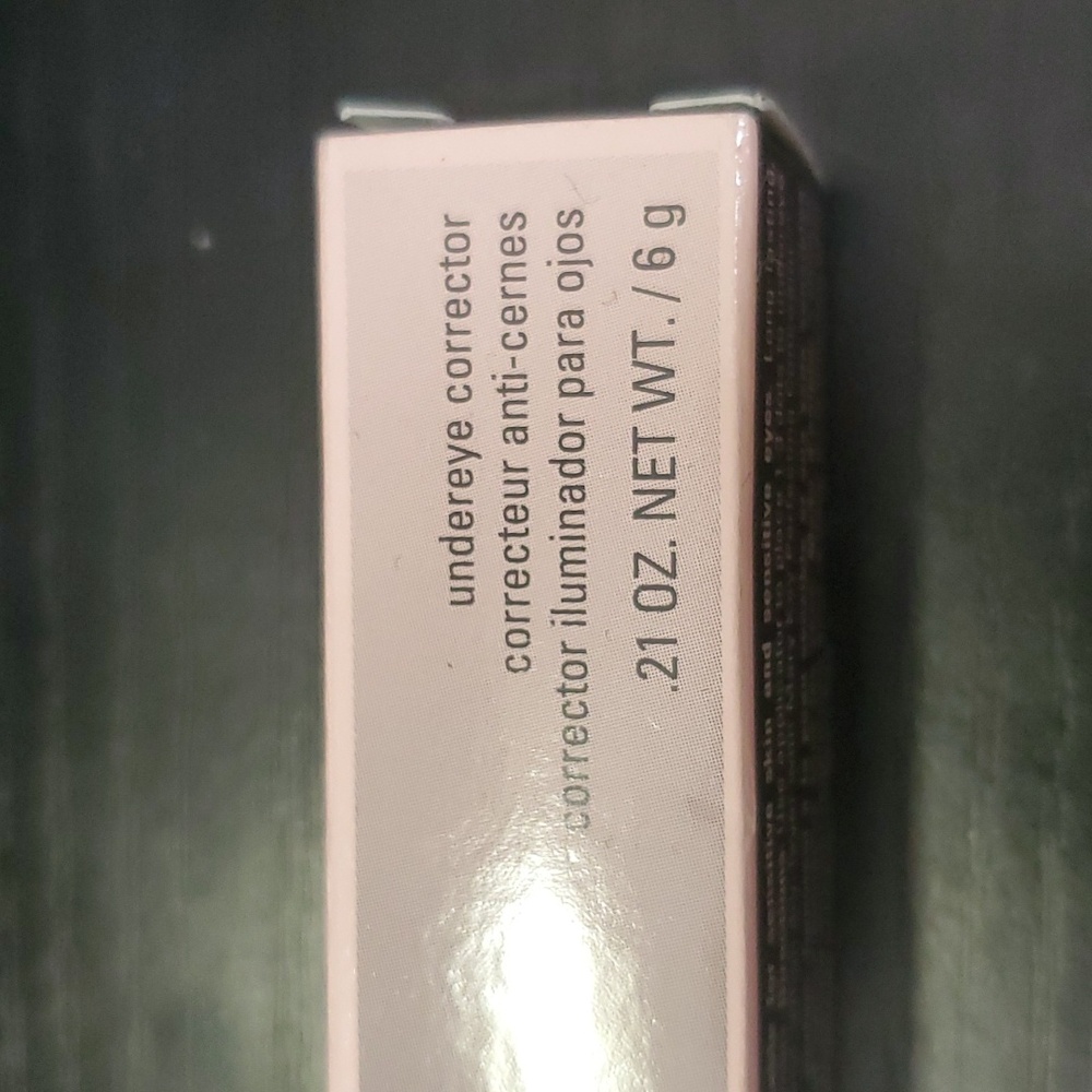 Mary Kay Undeeye Corrector - Picture 2 of 4
